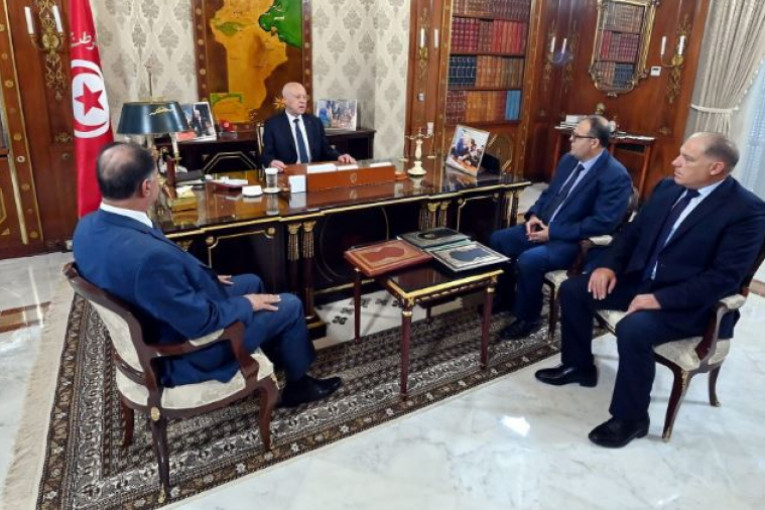 خلال لقائه الفقي وقيادات أمنية: سعيّد يتطرق لملف المهاجرين غير الشرعيين و تواصل موجات الهجرة من صفاقس والمهدية