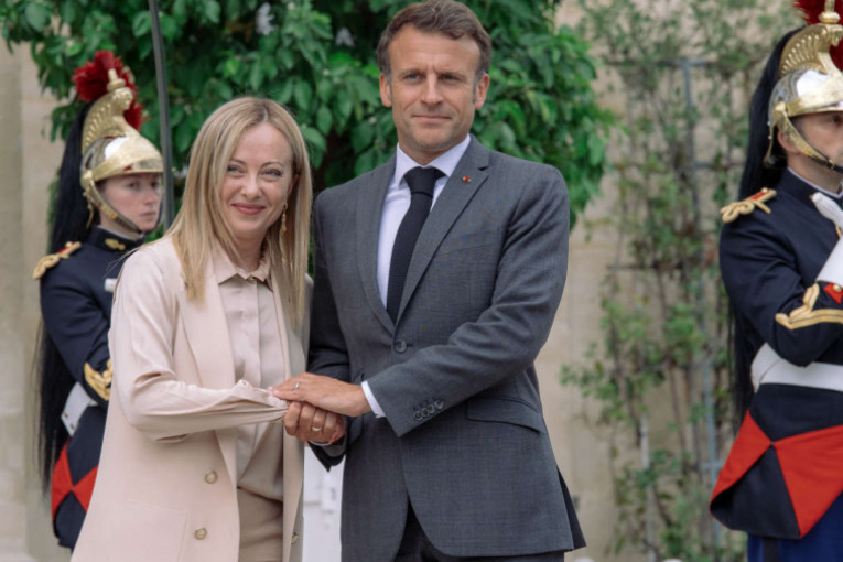 ميلوني ترحب باقتراح ماكرون لمكافحة الهجرة غير الشرعية