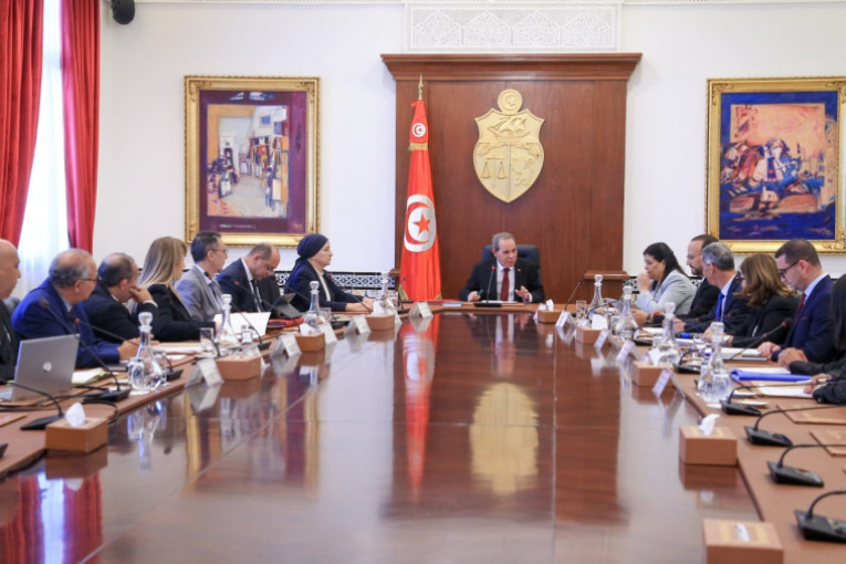 رئيس الحكومة يُشرف على جلسة عمل وزارية حول قطاع الإعلام