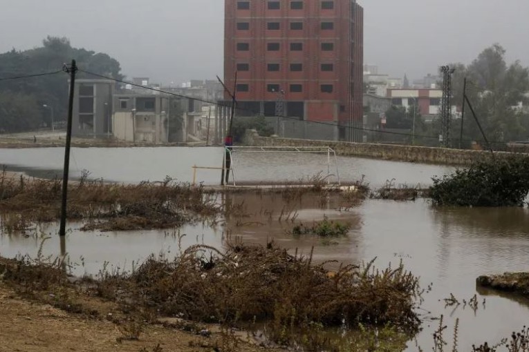 قنصلية تونس بطرابلس تدعو التونسيين بالشرق الليبي ومناطق الفيضانات للابلاغ عن أية حالات طارئة