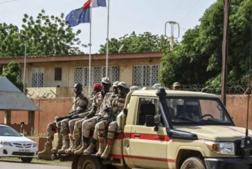 سفير فرنسا لدى النيجر يغادر البلاد