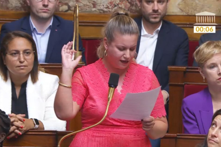 نائب تُحضر ‘البقّ’ للبرلمان الفرنسي.. وتُحمّل الحكومة مسؤولية انتشاره