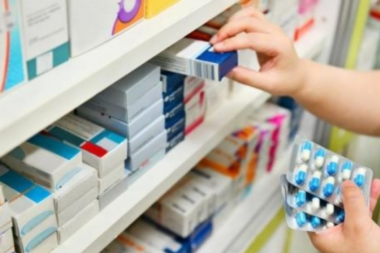 صاحبة شركة لتوزيع الأدوية ترفض تزويد الصيدليات..والنيابة تحقق