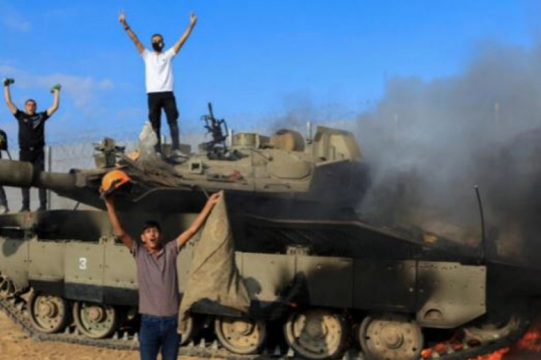 حماس تُعلن السيطرة على 3 مستوطنات