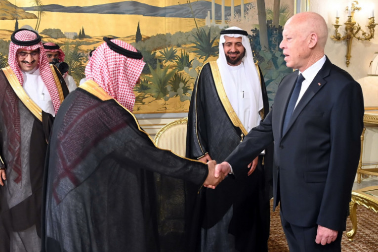 سعيّد ووزير الحجّ السعودي يتباحثان سبل تيسير الإجراءات للتونسيين