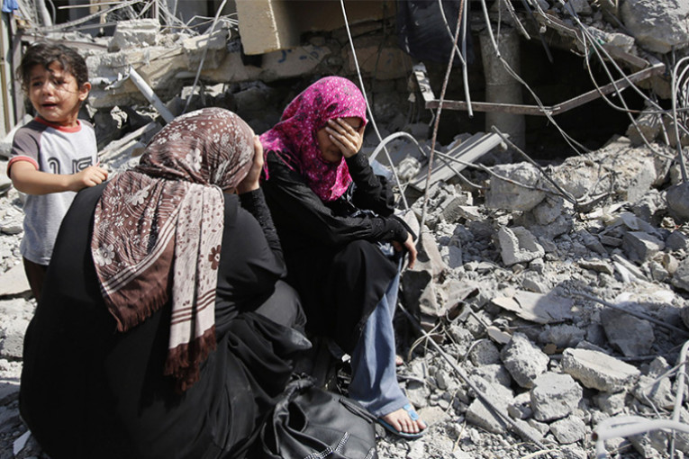 نزوح نحو 200 ألف في غزة وتوقعات بنقص حاد في مياه الشرب