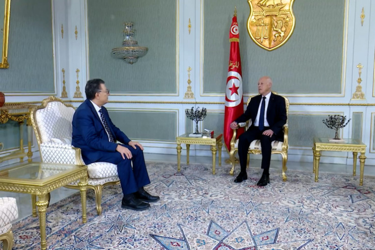 رئيس الدولة: أكثر من 1500 انتداب على أساس الولاءات داخل منشأة عمومية