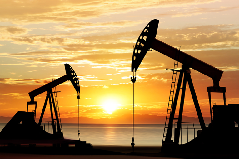 النفط يصعد أكثر من دولار وسط مخاوف من اتساع صراع الشرق الأوسط