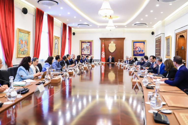 مجلس الوزراء يصادق على مشروع الميزان الاقتصادي ومشاريع أوامر