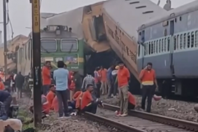 الهند: قتلى وعشرات الجرحى في تصادم قطارين