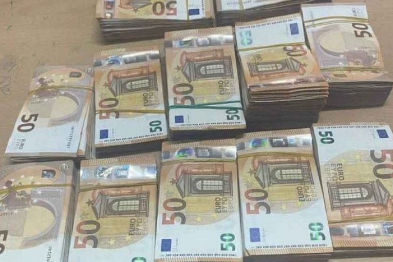 معبر راس جدير: إحباط تهريب عملة أجنبية تفوق المليار