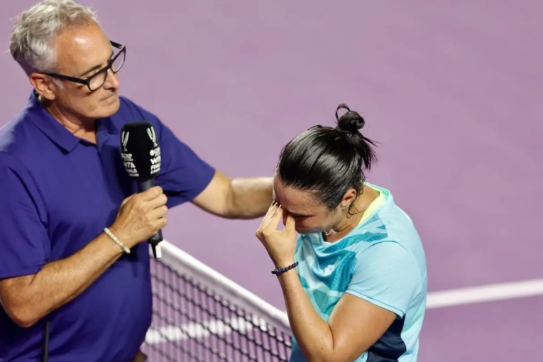 رئيس الدولة: أحيّي أنس جابر على مواقفها الوطنية الشجاعة