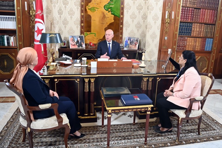 قيس سعيد: ‘أحدهم اقتنى عقارا مصادرا في الحمامات بمليوني دينار وفرّط فيه بسرعة البرق بعشرين مليون دينار’