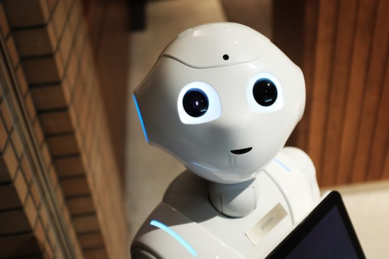 بتمويل من الدولة…طالب يصمّم روبوتا يُعْنى بالتأهيل الوظيفي للحركة