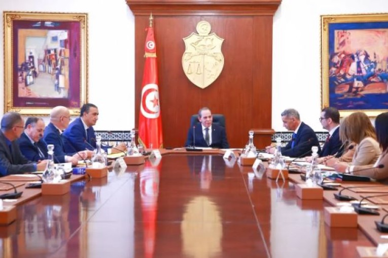 رئيس الحكومة يطّلع على نتائج التدقيق في عمليات الانتداب والإدماج