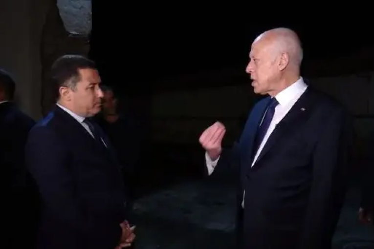 قيس سعيد لوزير النقل: ”المواطن لن يركب الدستور ويتنقل به ”