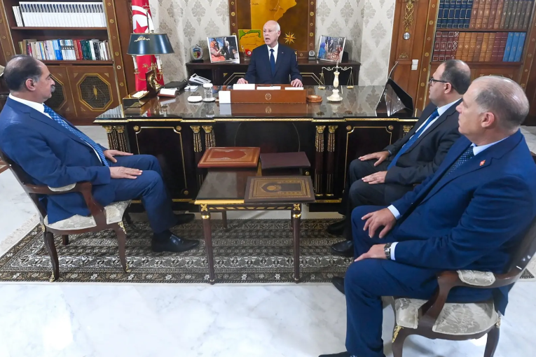 سعيّد يدعو لرفع درجة اليقظة والانتباه وتكثيف الدوريات في كافة المناطق