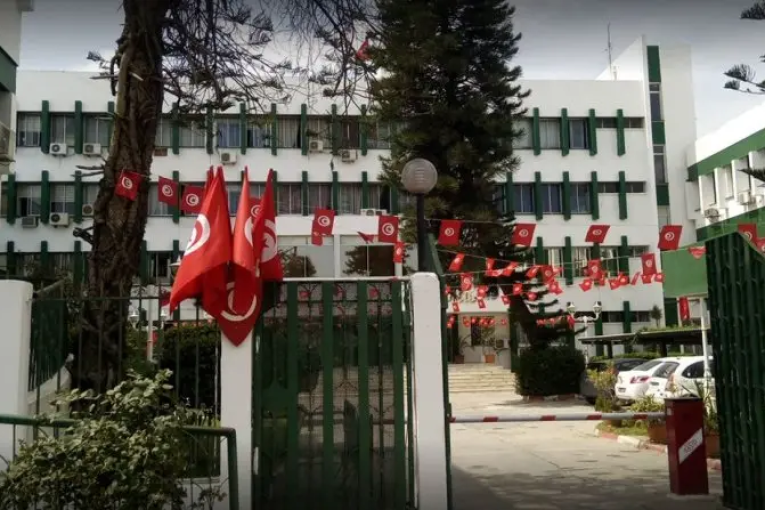 وزير الفلاحة يعقد جلسة عمل مع وفد من بحارة قابس