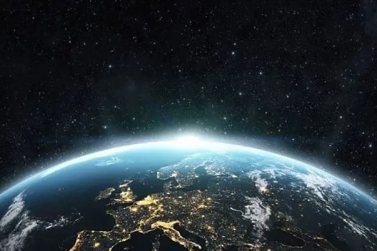 ‘عاصفة مغناطيسية قوية’ تضرب الأرض اليوم