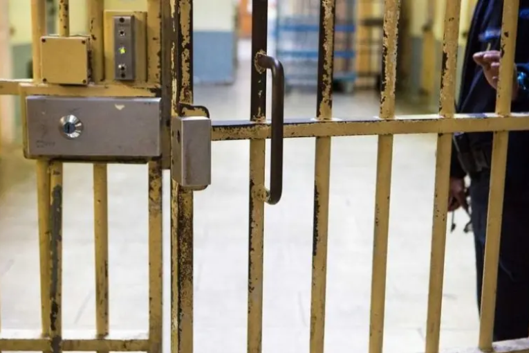 السجن لـ4 متهمين في قضية الشبكة الدولية لترويج الأقراص المخدرة