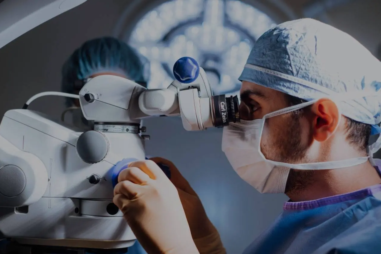 أطباء تونسيون متطوّعون يجرون 150 عملية جراحيّة في غينيا