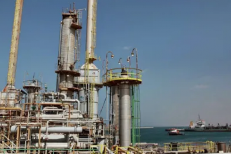 المؤسسة الوطنية للنفط في ليبيا: السيطرة على حريق نشب في خطوط لنقل النفط