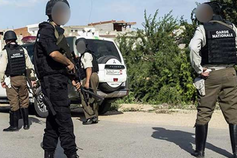 العثور على أزياء أمنية على مقربة من جبل السلوم..  الناطق الرسمي باسم محاكم القصرين يكشف التفاصيل