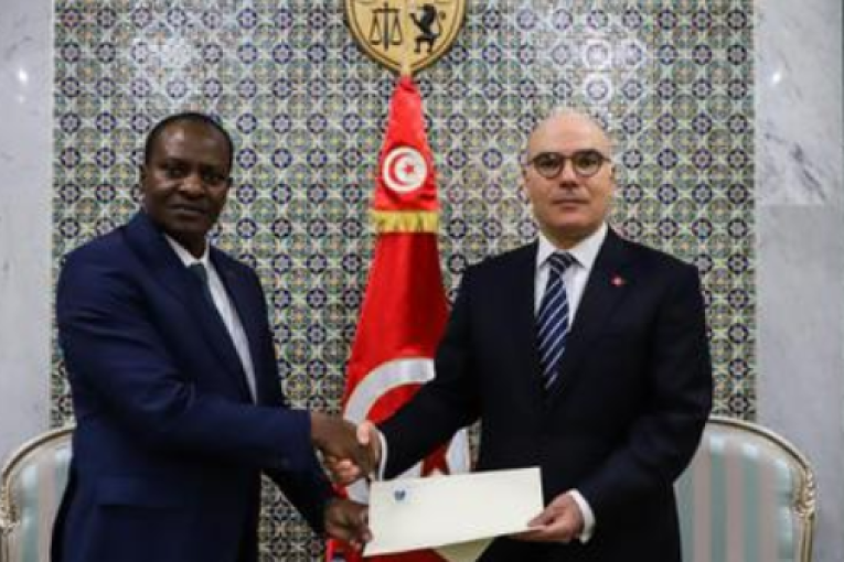 وزير الخارجية يتسلم نسخة من أوراق اعتماد السفير الكونغولي الجديد
