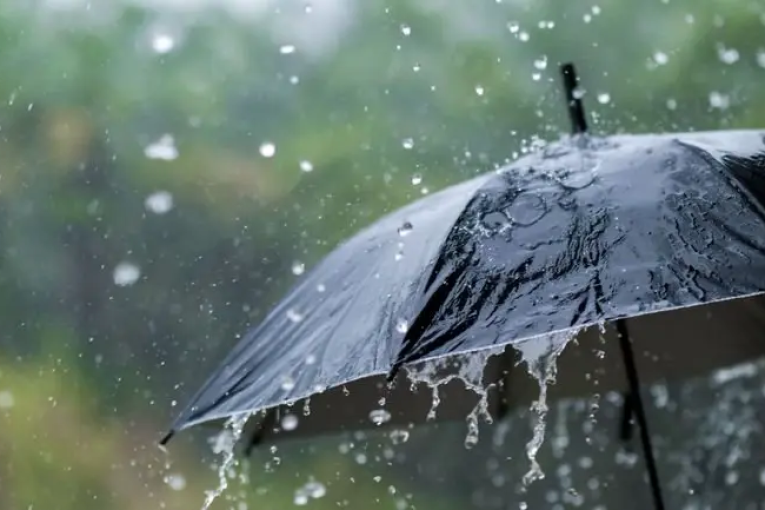 أمطار  مع انخفاض درجات الحرارة