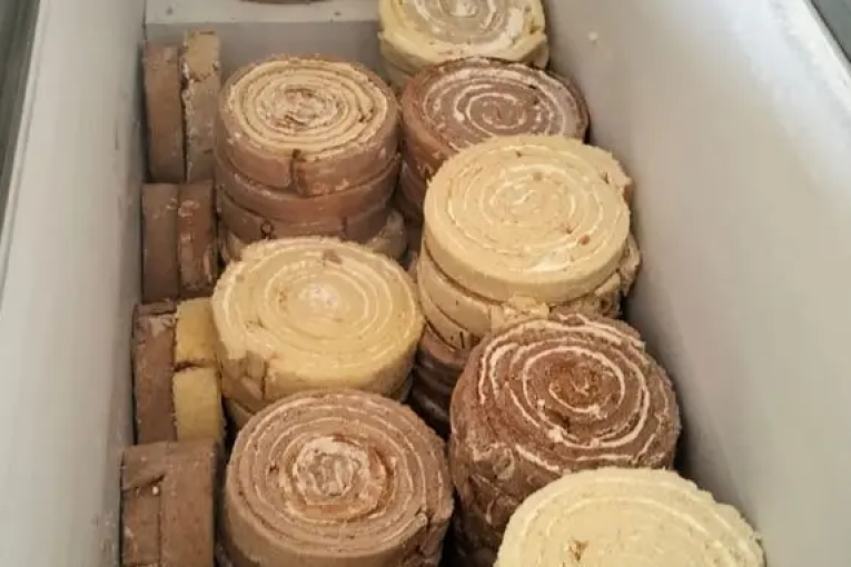 القصرين: منزل يُحوَّل لمصنع عشوائي للمرطبات المعدة للبيع في رأس السنة!