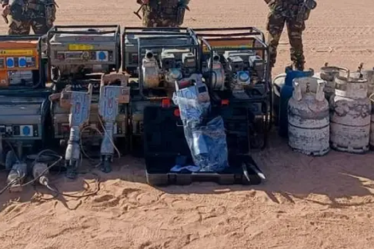 الجزائر: الإطاحة بإرهابيين وضبط مواد متفجرة