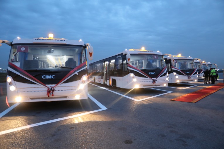 أسطول الخطوط التونسية للخدمات الأرضية يتعزز بخمس حافلات جديدة