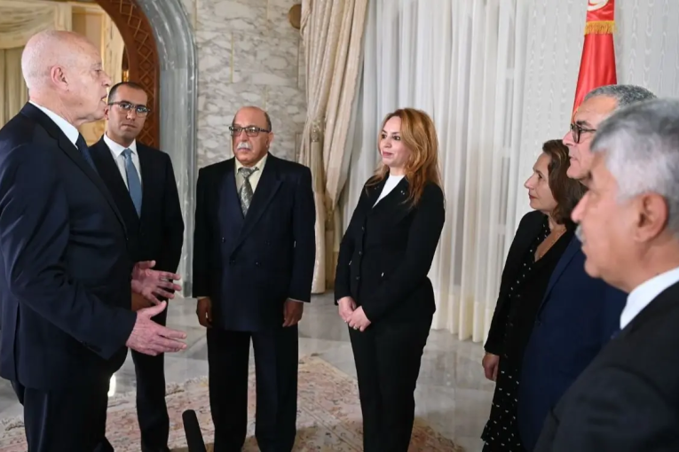 الوزراء وكتاب الدولة الجدد يؤدون اليمين أمام الرئيس