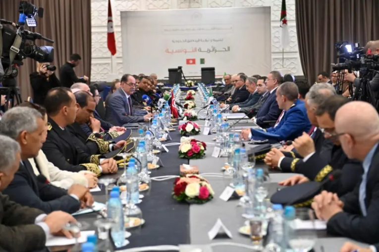 الجزائر وتونس توقعان ”ورقة طريق” للنهوض بالمناطق الحدودية