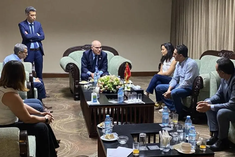وزير الخارجية يلتقي بعدد من أفراد الجالية التونسية المقيمة بأوغندا