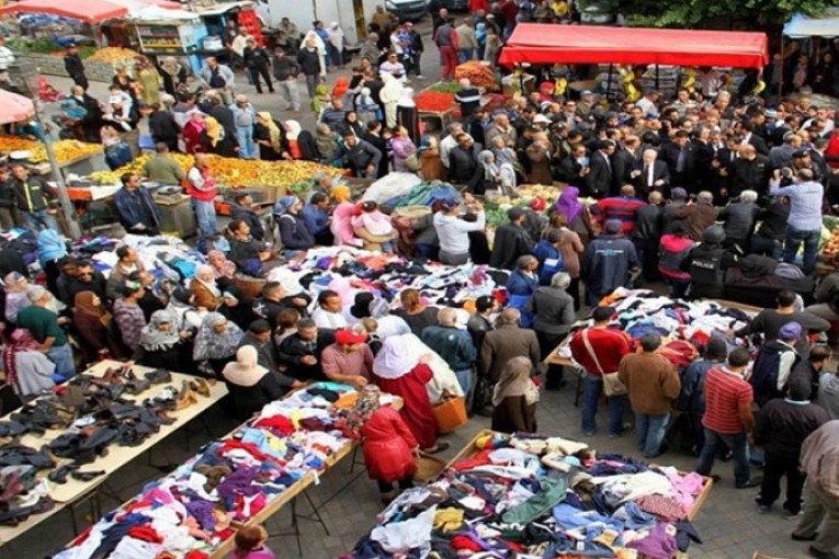 تجار الملابس المستعملة يهددون بإيقاف نشاطهم