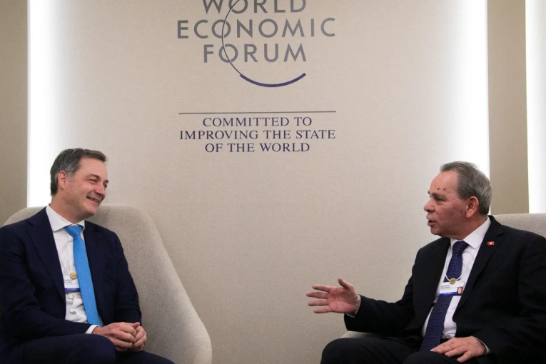 الحشاني يلتفي في دافوس بعدد من القادة الاوروبيين وبفاعلين اقتصاديين