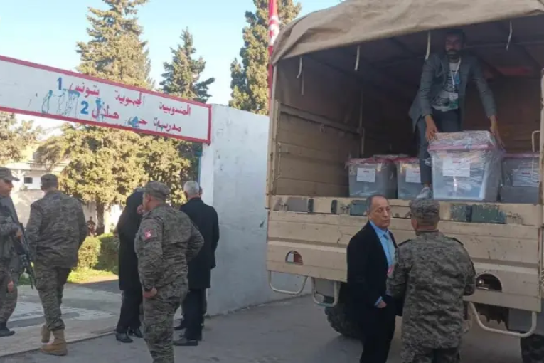 الدور الثاني للمحليات: توزيع المواد الانتخابية على مراكز اقتراع