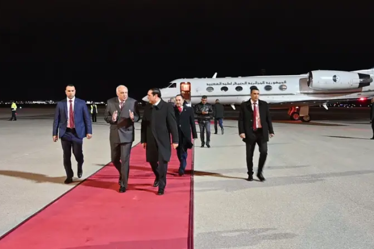 وزير الخارجية الجزائري في تونس لتسليم رسالة إلى رئيس الجمهورية