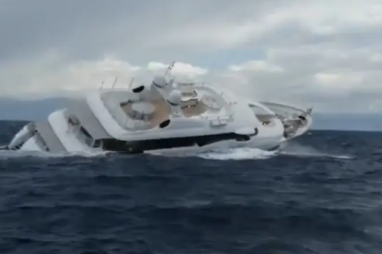 بني خيار: غرق يخت بعد اصطدامه بقفص لتربية الأسماك