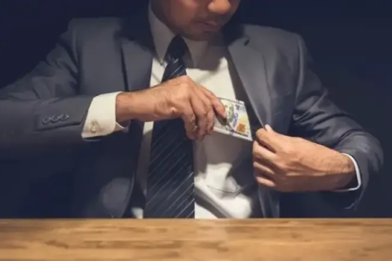 الاحتفاظ بستّة أشخاص بشبهة اختلاس أموال من شركة الأشغال العمومية