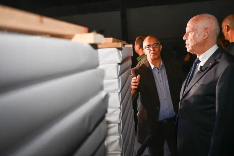 رئيس الجمهورية: الفساد نخر شركة الورق في القصرين.. ولن نفرّط فيها