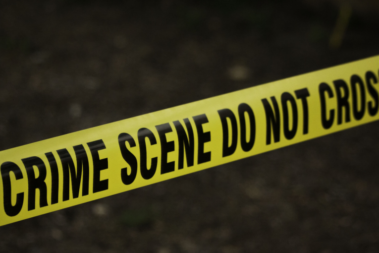 منزل النور: يسدد لأمه طعنات قاتلة  و يحيل أخيه على العناية المركزة