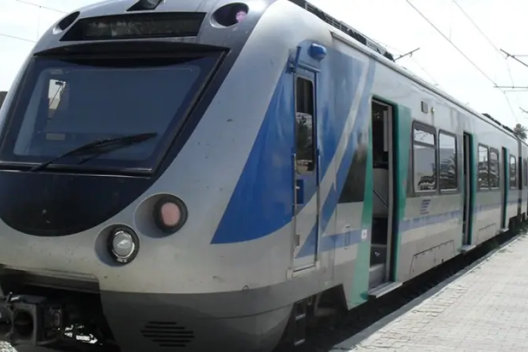 الضاحية الجنوبية..مسافرون يعنّفون سائق قطار