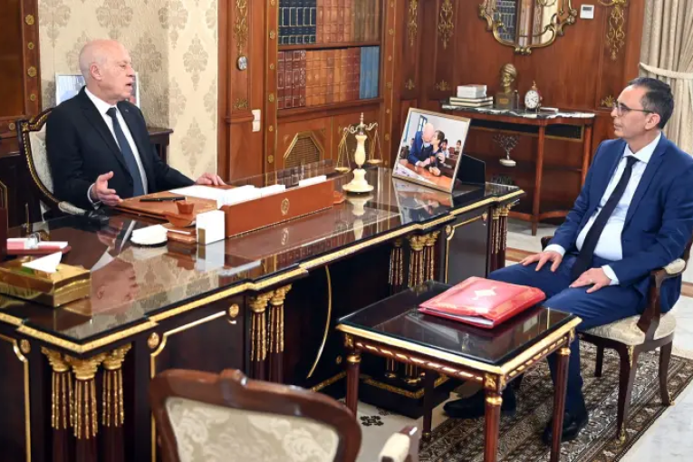 رئيس الجمهورية: آن الأوان لوضع تشريعات جديدة تتعلق بالأراضي الاشتراكية