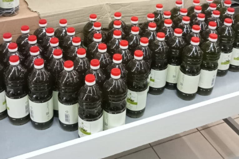 بنزرت: توزيع حوالي 107 آلاف لتر من زيت الزيتون المعلب