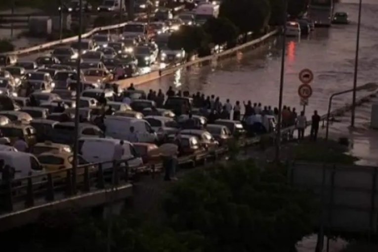 اكتظاظ ببعض الطرقات بسبب الأمطار.. ومرصد السلامة يحذّر