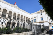 محكمة تونس تُوضّح ملابسات إصدار بطاقة إيداع بالسجن في حق وكيل عام سابق