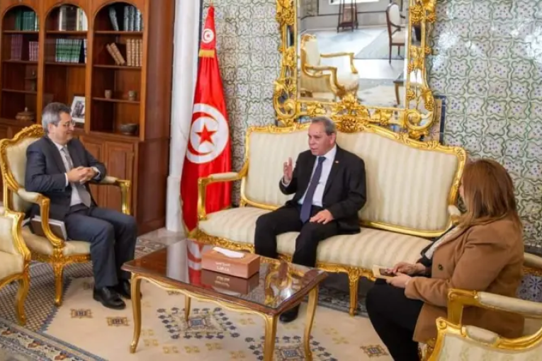 المجلة التجارية ومكافحة الإقصاء المالي محور لقاء الحشاني والغندري