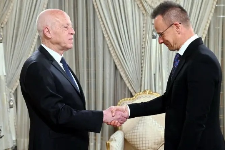 رئيس الدولة لوزير خارجية المجر: حريصون على مزيد تطوير علاقاتنا المثمرة